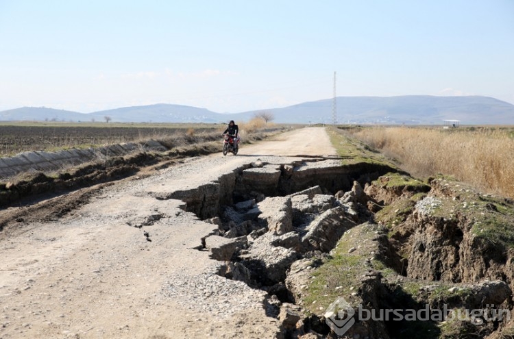 Deprem sonrası köy yolları bu hale geldi