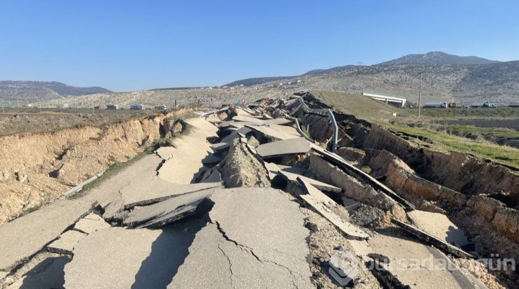 Deprem sonrası köy yolları bu hale geldi