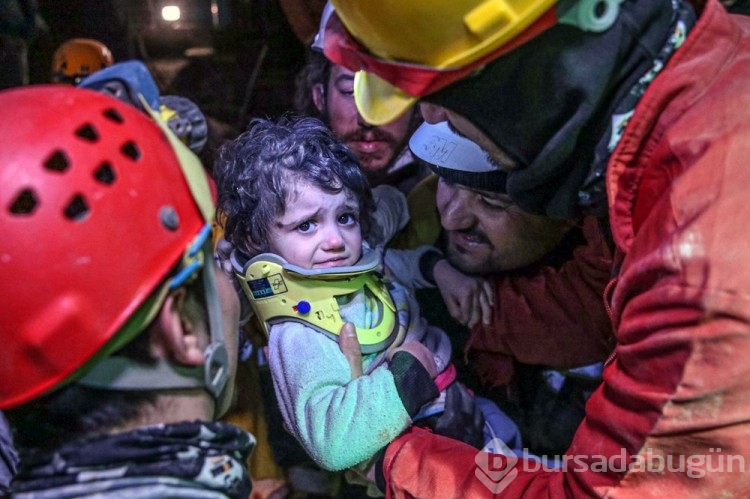 Deprem bölgesinden çarpıcı görüntüler...
