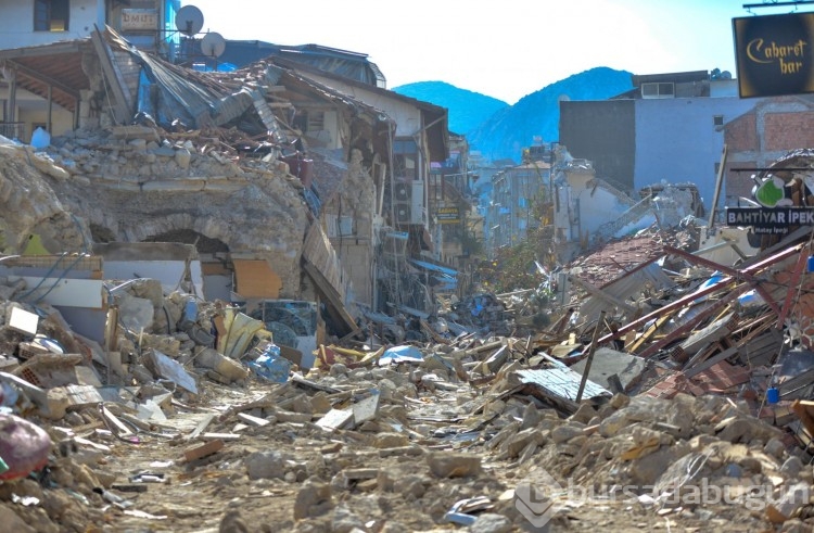 Deprem bölgesinde vesikalık fotoğrafla teşhis
