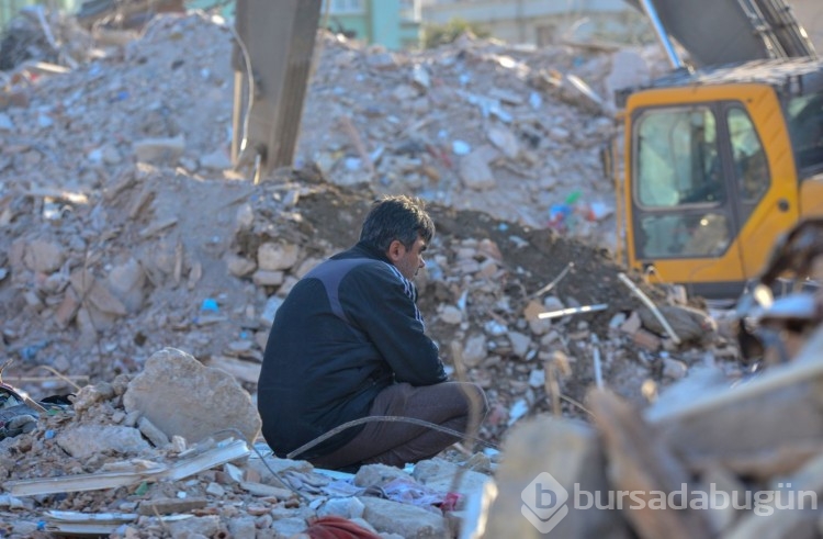 Deprem bölgesinde vesikalık fotoğrafla teşhis
