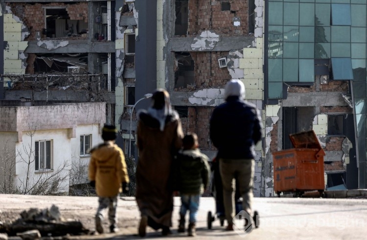 Deprem bölgesinde vesikalık fotoğrafla teşhis
