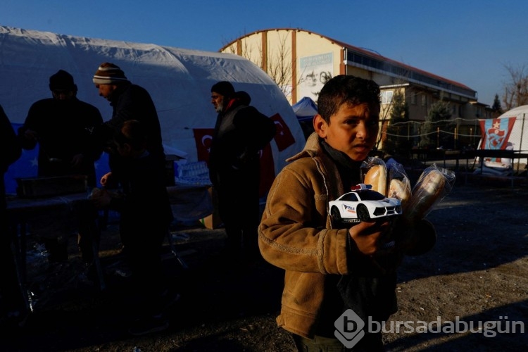 Deprem bölgesinde vesikalık fotoğrafla teşhis
