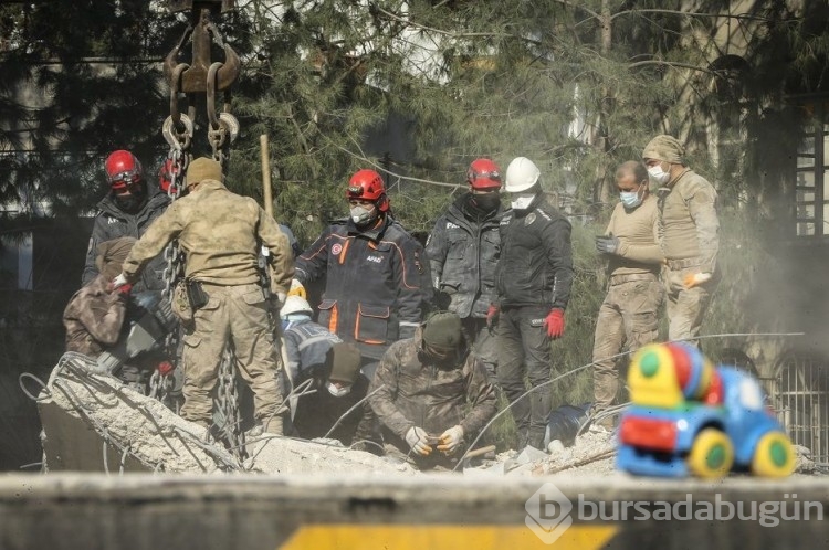 Deprem bölgesinde 14. gün: Yıkımın ardından geriye kalanlar...