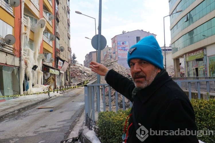 Kombisi patlayan ağır hasarlı bina, buz tuttu