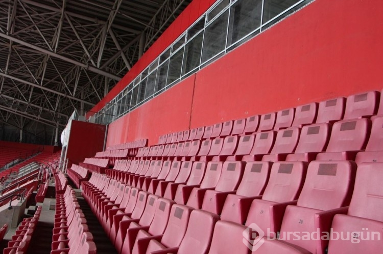 Samsun 19 Mayıs Stadyumu'nda endişe eden çatlaklar