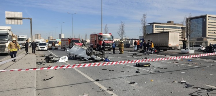 Genç sürücü kazada hayatını kaybetti.