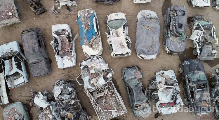 Depremde zarar gören araçlar dronla görüntülendi
