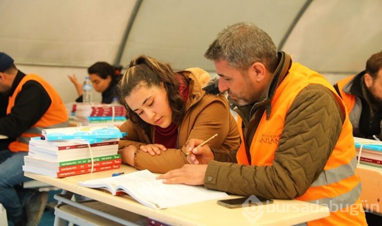 Konteyner kente aileler yerleştiriliyor