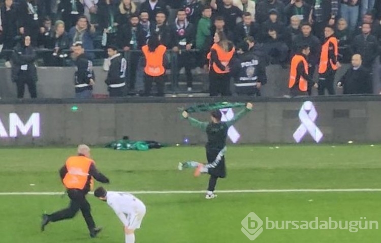 Kocaelispor - Sakaryaspor yardım maçında taraftar arasında kavga çıktı