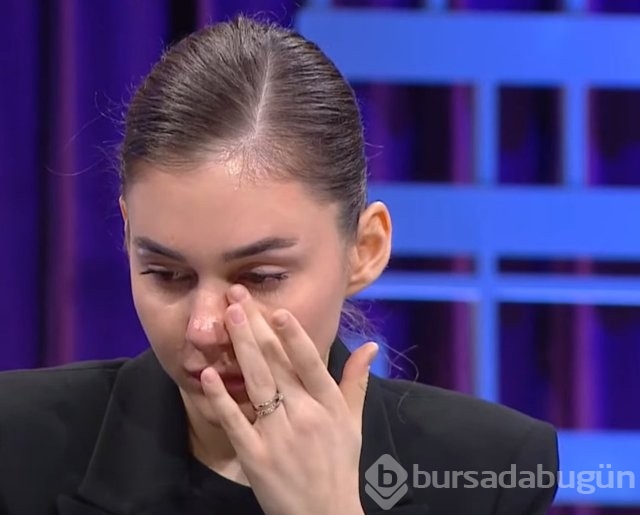 Berfu Yenenler gözyaşlarına hakim olamadı