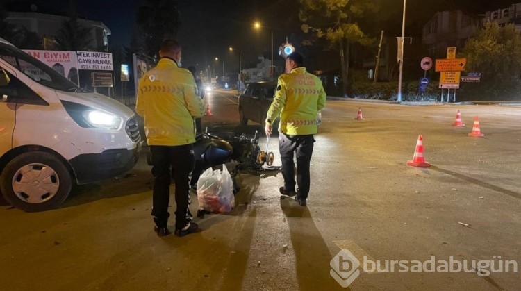 Kamyonet ile motosiklet çarpıştı