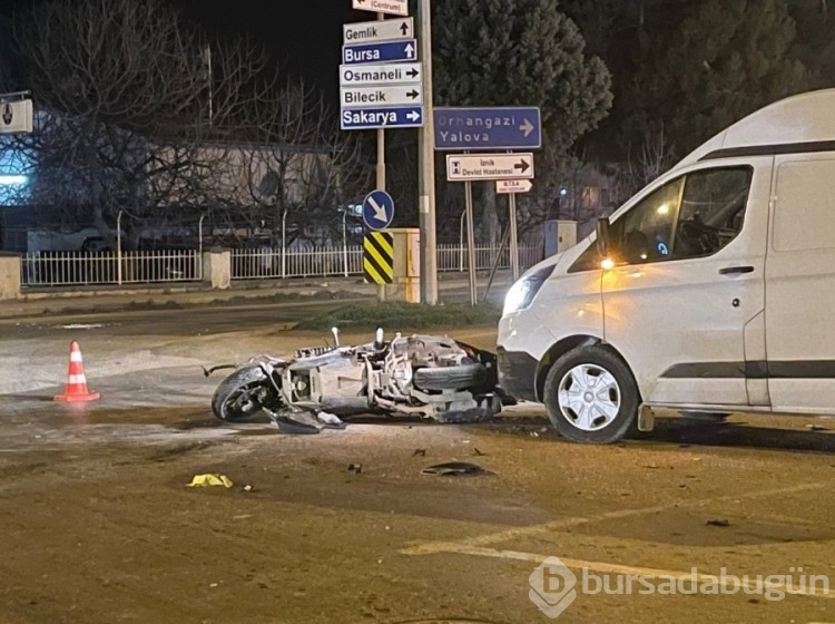 Kamyonet ile motosiklet çarpıştı