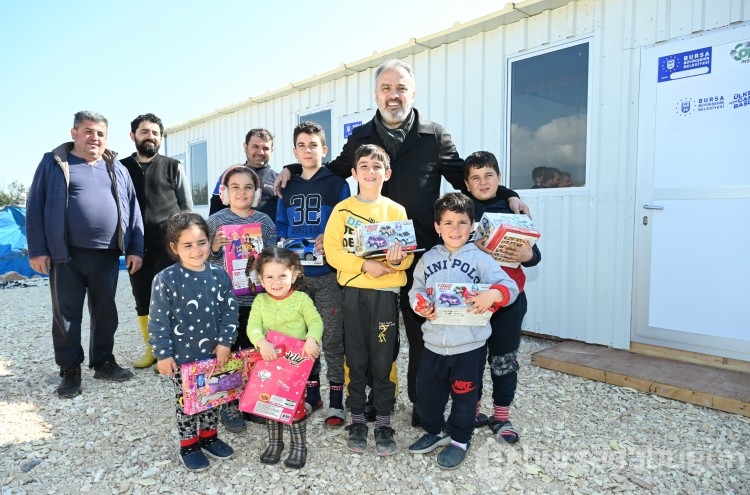 Bursa Büyükşehir'den Hatay'a konteyner kenti kuruldu