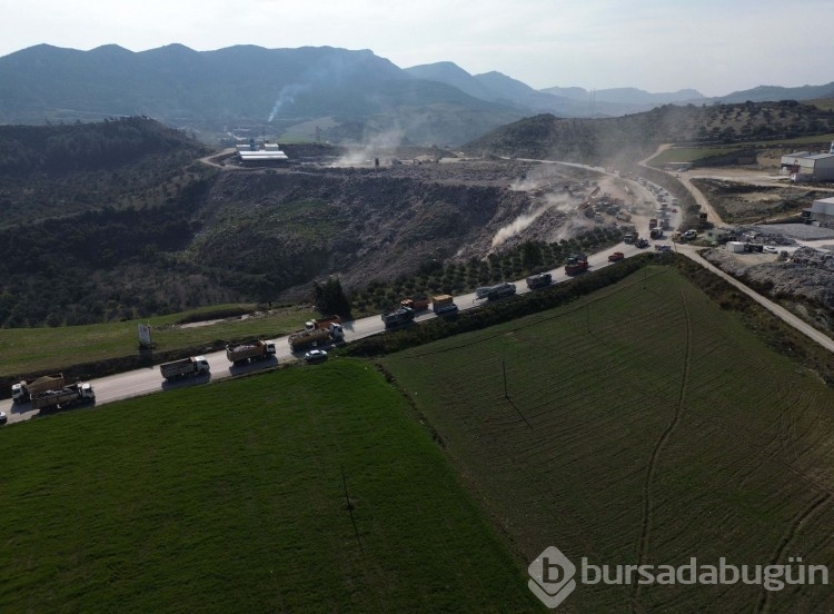 Hafriyat kamyonlarının biri gitmeden diğeri geliyor