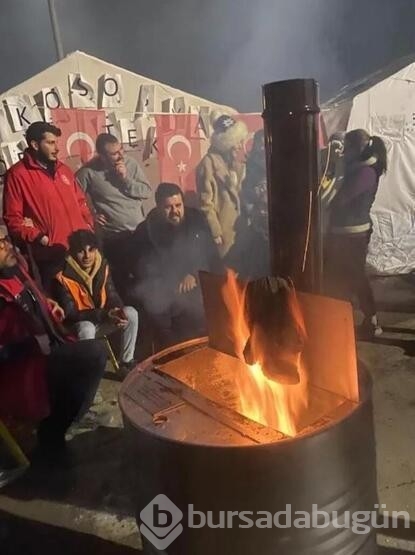 Eser Yenenler depremzedelerle bir araya geldi
