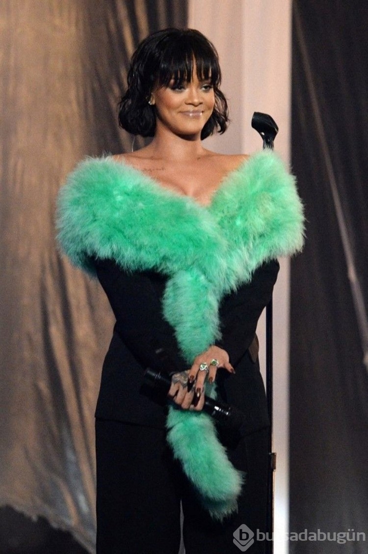 Rihanna 95. Oscar ödüllerinde sahne alacak