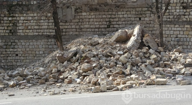 Tarihi Kale depremde ayakta kaldı