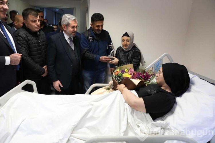 Madenciler, Aleyna'yı hastanede ziyaret etti