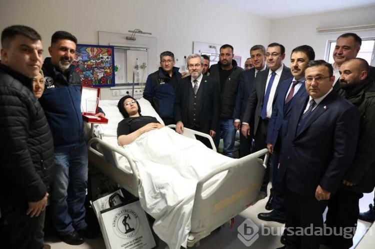 Madenciler, Aleyna'yı hastanede ziyaret etti