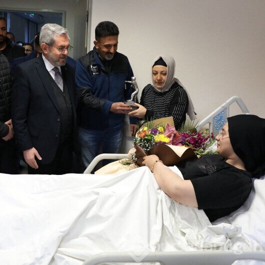 Madenciler, Aleyna'yı hastanede ziyaret etti