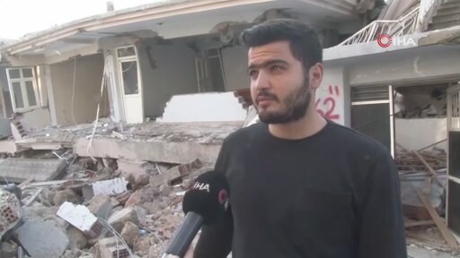 Ailesi için girdiği evin enkazında kaldı