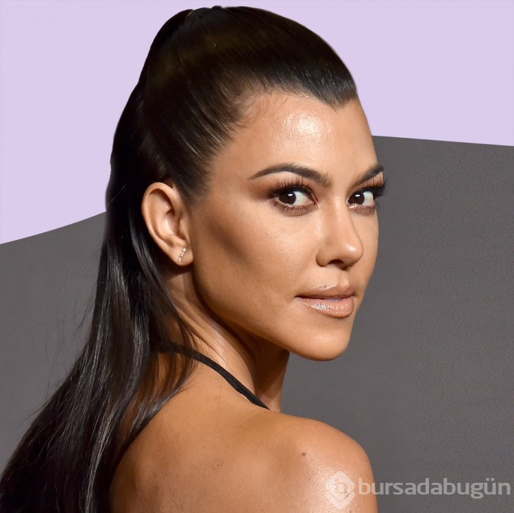 Kourtney Kardashian reklam için ilginç pozlar verdi!