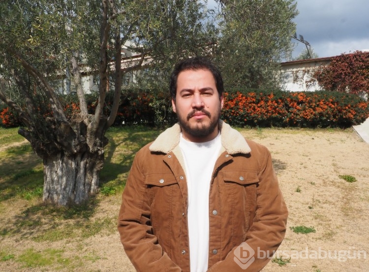 Depremzedeler, konakladıkları otelin bahçesine zeytin fidanı dikti