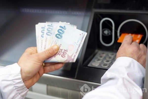Deprem bölgesindeki 912 banka şubesinden 573'ü hizmet veriyor.