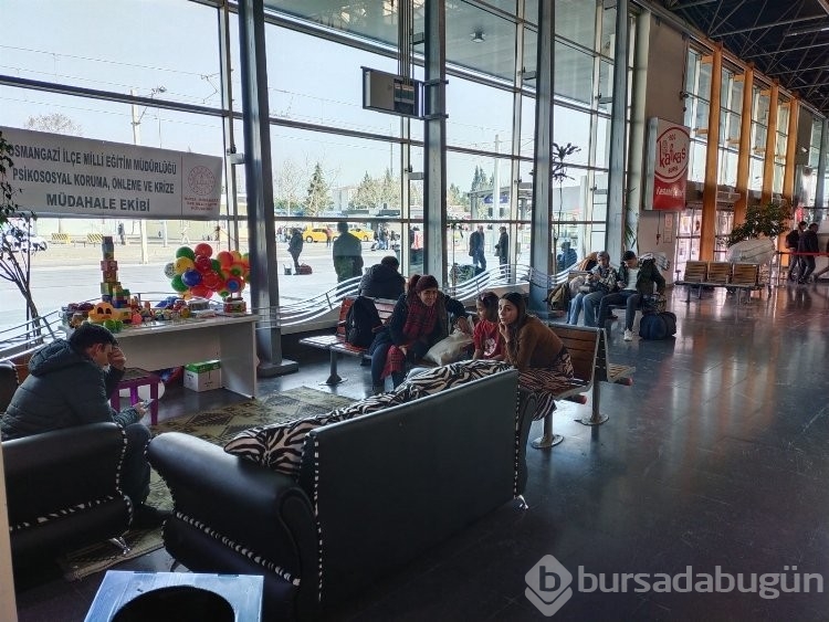 Bursa Osmangazi'deki gönüllü öğretmenlerden depremzedelere destek 