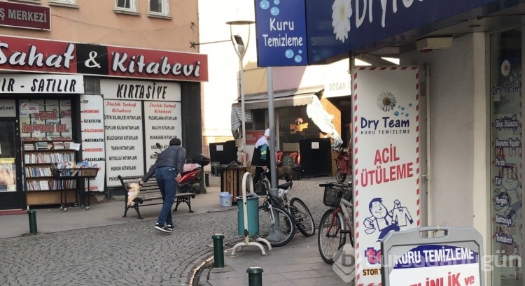 Eskişehir'de Sokak köpeği mağazadan oyuncak çaldı