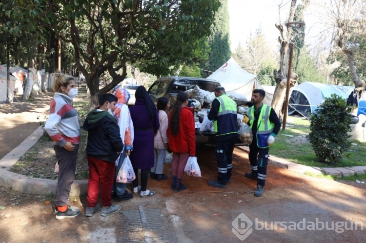 Bursa'dan depremzedeye meyve-sebze 