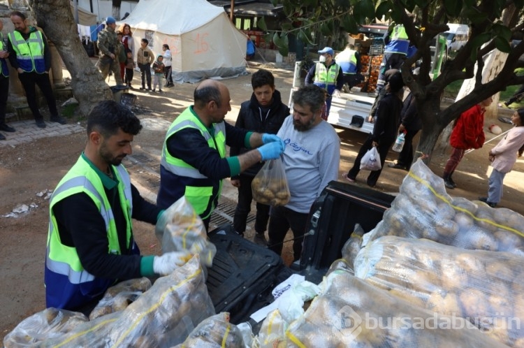 Bursa'dan depremzedeye meyve-sebze 