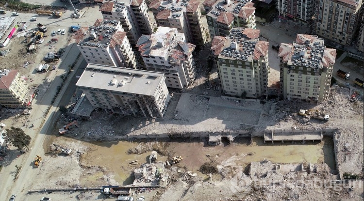 Rönesans Rezidans'ın enkazı kaldırıldı
