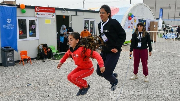 Depremzede çocukların psikolojileri için çeşitli aktiviteler düzenleniyor
