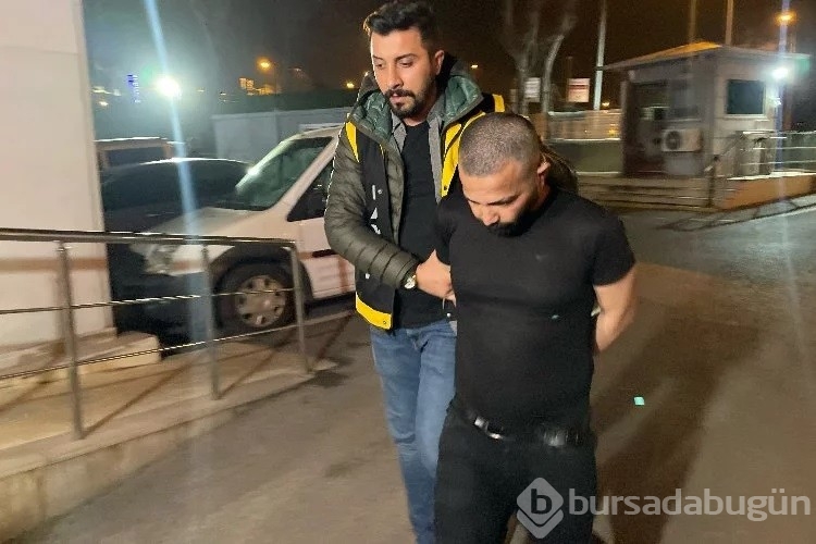 İki arkadaşını öldürdü