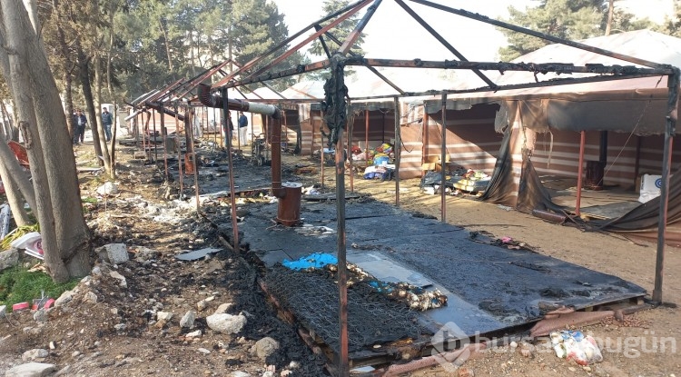 7 çadır yandı, 2 depremzede yaralandı