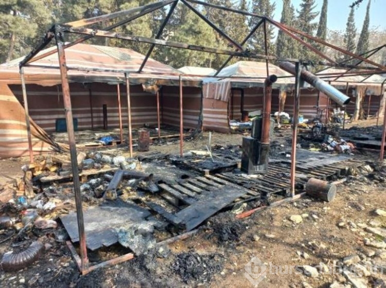 7 çadır yandı, 2 depremzede yaralandı