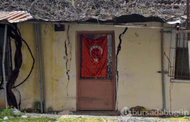 Depremden sonra endişelendiren manzara! 