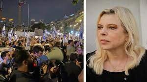 İsrail'de protesto sırasında Netanyahu'nun eşi kuaförde mahsur kaldı 