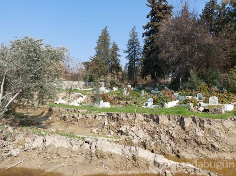 Deprem sonrası 50 mezar kayboldu 