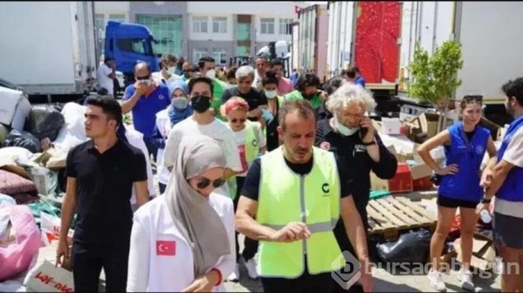 Gamze Özçelik deprem bölgesinde çadır kurdu