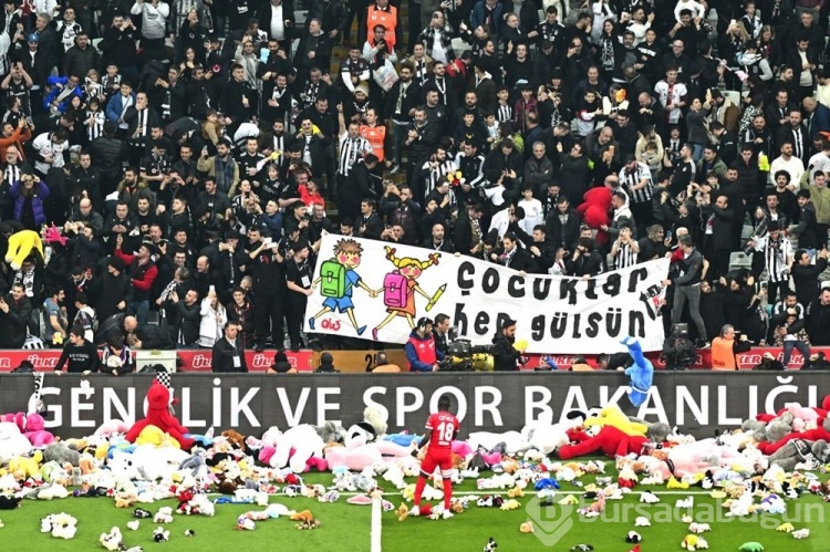 Beşiktaş tribünlerinden atılan oyuncaklar Hatay'a ulaştı
