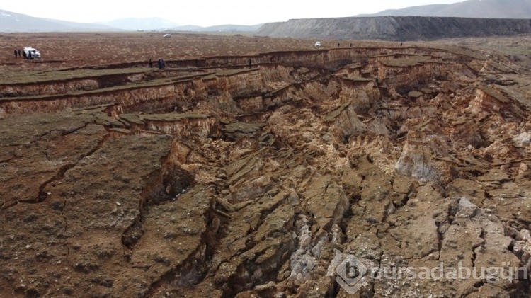 Kahramanmaraş'ta  depremde oluşan devasa yarık havadan görüntülendi