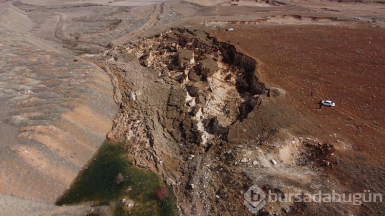 Kahramanmaraş'ta  depremde oluşan devasa yarık havadan görüntülendi