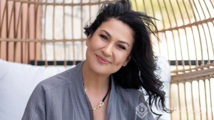 İclal Aydın servikal mikrodiskektomi ameliyatı oldu