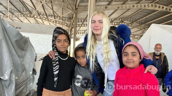Aleyna Tilki depremzede çocuklara destek oluyor