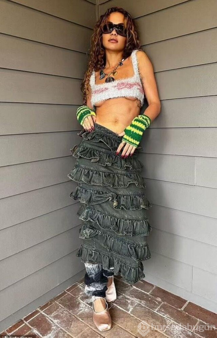 Güzel şarkıcı Rita Ora cesaretinden ödün vermiyor! 