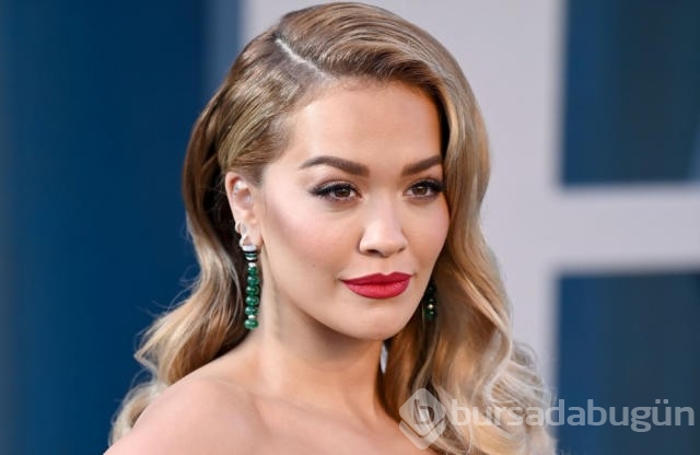 Güzel şarkıcı Rita Ora cesaretinden ödün vermiyor! 
