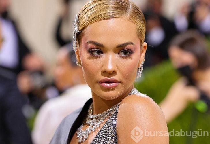 Güzel şarkıcı Rita Ora cesaretinden ödün vermiyor! 